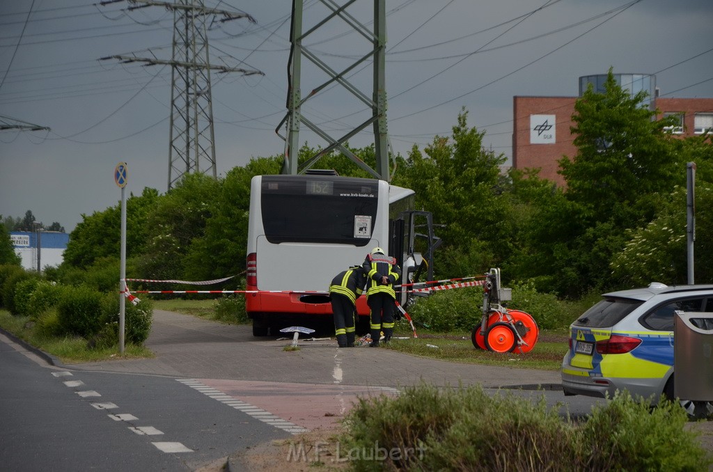Schwerer Bus Unfall Koeln Porz Gremberghoven Neuenhofstr P045.JPG - Miklos Laubert